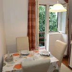 In 54678 Apartment