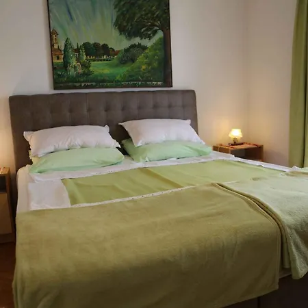 Appartamento In 54678 Selce